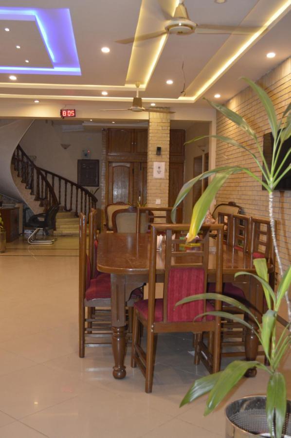 New Shelton Guest House อิสลามาบัด ภายนอก รูปภาพ