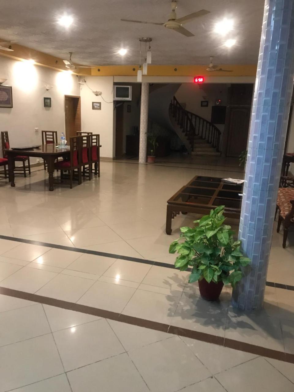 New Shelton Guest House อิสลามาบัด ภายนอก รูปภาพ