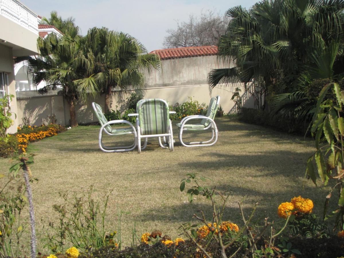 New Shelton Guest House อิสลามาบัด ภายนอก รูปภาพ